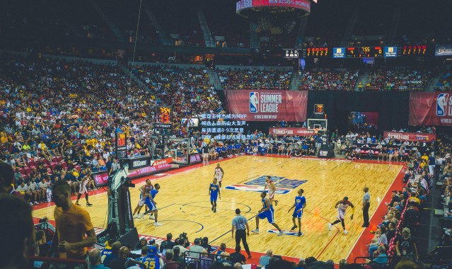 雷霆主帅杰威为MVP候选人亚历山大发声，每场遭遇8-9次恶意犯规，媒体却选择性忽视